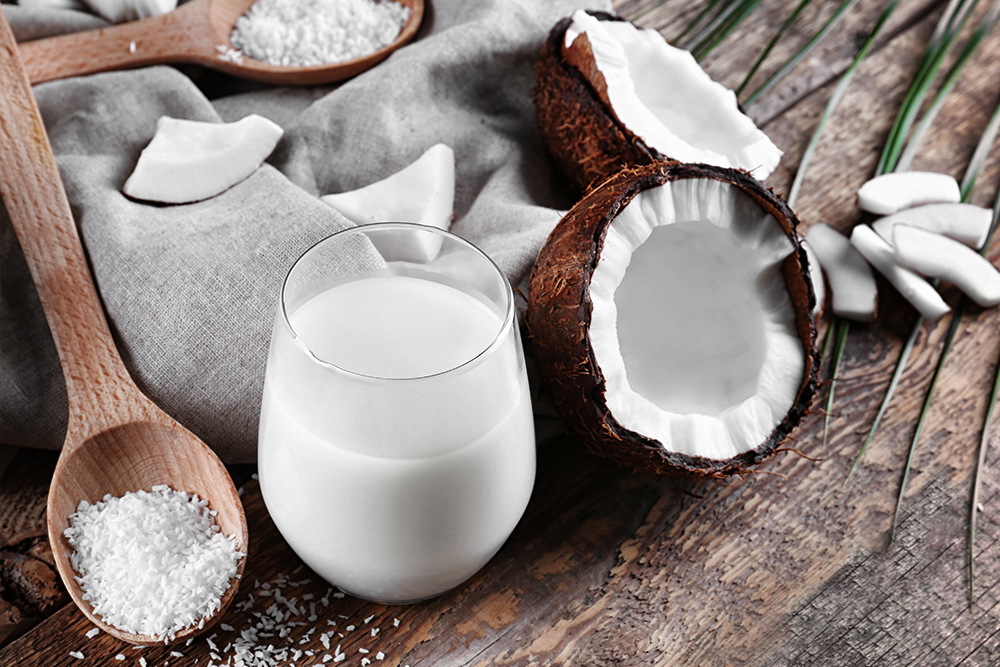 Laptele de cocos: Istorie, beneficii, nutriție și rețete