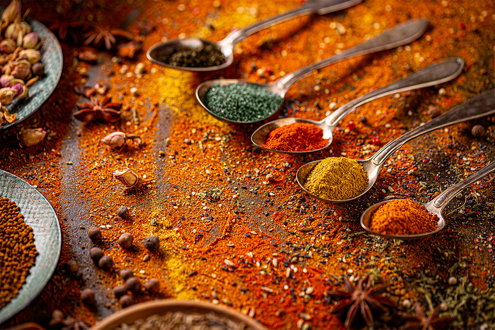 Totul despre prafurile de curry: galben, roșu, verde, massaman și panang