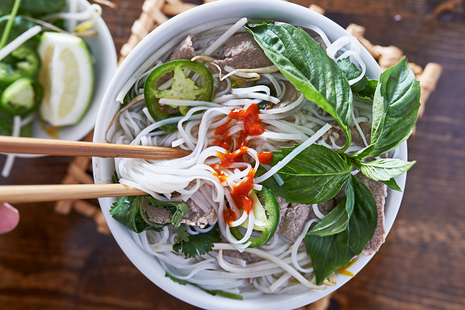 Ce este pho: supa vietnameză cu tăiței de orez — ghid complet