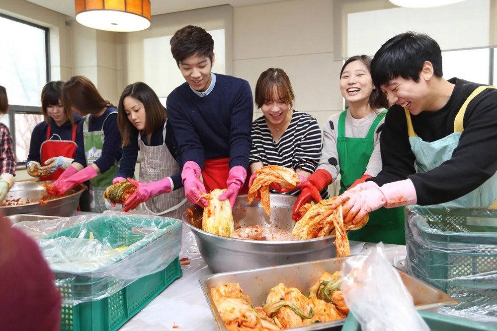 Kimchi în Bucătăria Coreeană și Internațională: O Punte Culinară între Lumi